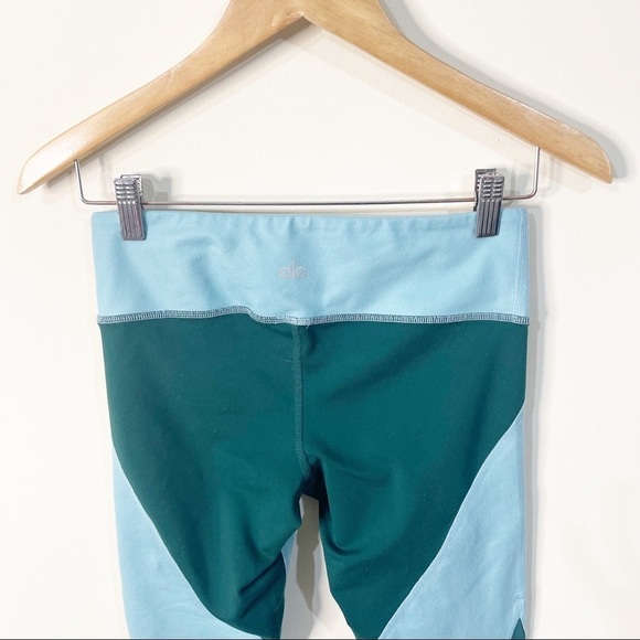 ALO Yoga Blue Green Range Mesh Crop Leggings Size Small - Picture 4 of 8